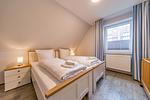 Schlafzimmer mit Doppelbett - Hus Inselkieker 218  - Top-Hundeurlaub