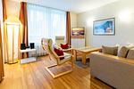 Wohn-Essbereich mit Couch - Strand-Park 304 - Top-Hundeurlaub