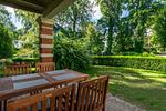 Überdachte Terrasse mit Gartenmöbeln - Strand-Park V01 - Top-Hundeurlaub