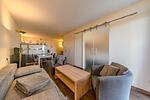 Wohn-Essbereich mit Couch - Resort Deichgraf 27-09 - Top-Hundeurlaub