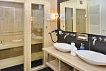 Badezimmer mit Saunabereich - Resort Deichgraf 27-09 - Top-Hundeurlaub