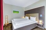 Schlafzimmer mit Doppelbett - Resort Deichgraf 31-08 - Top-Hundeurlaub