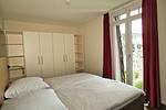 Schlafzimmer mit Doppelbett und Kleiderschrank - Resort Deichgraf 31-12 - Top-Hundeurlaub
