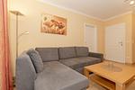 Wohn-Essbereich mit Couch - Apartment-Residenz Ostseestrand 27 - Top-Hundeurlaub
