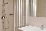 Badezimmer mit Dusche - Apartment-Residenz Ostseestrand 27 - Top-Hundeurlaub