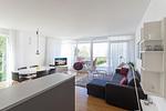 Wohn-Essbereich mit Couch - DünenResort Binz 127 - Top-Hundeurlaub