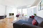 Wohn-Essbereich mit Couch - DünenResort Binz 127 - Top-Hundeurlaub