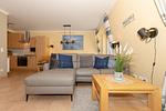 Wohn-Essbereich mit Couch - Apartment-Residenz Ostseestrand 32 - Top-Hundeurlaub