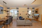 Wohn-Essbereich mit Couch - Apartment-Residenz Ostseestrand 32 - Top-Hundeurlaub