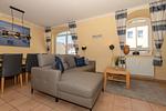 Wohn-Essbereich mit Couch - Apartment-Residenz Ostseestrand 32 - Top-Hundeurlaub