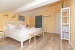 Schlafzimmer mit Doppelbett - Apartment-Residenz Ostseestrand 32 - Top-Hundeurlaub