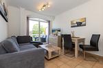 Wohn-Essbereich mit Couch - Apartment-Residenz Ostseestrand 34 - Top-Hundeurlaub