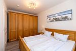 Schlafzimmer mit Doppelbett - Apartment-Residenz Ostseestrand 34 - Top-Hundeurlaub
