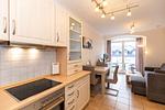 Küchenzeile mit Esstisch und Sitzgelegenheit - Apartment-Residenz Ostseestrand 35 - Top-Hundeurlaub