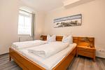 Schlafzimmer mit Doppelbett - Apartment-Residenz Ostseestrand 35 - Top-Hundeurlaub