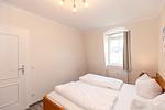 Schlafzimmer mit Doppelbett - Apartment-Residenz Ostseestrand 35 - Top-Hundeurlaub