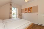Schlafzimmer mit Doppelbett - Ostseeallee 32b 2-2 - Top-Hundeurlaub