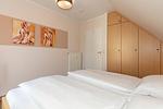 Schlafzimmer mit Doppelbett - Ostseeallee 32b 2-2 - Top-Hundeurlaub