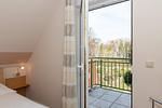 Schlafzimmer mit Doppelbett - Ostseeallee 32b 2-2 - Top-Hundeurlaub