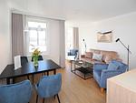 Wohn-Essbereich der Ferienwohnung Seehof201 auf Usedom mit Couch und Esstisch - Seehof 201 - Top-Hundeurlaub