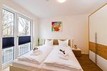 Schlafzimmer mit Doppelbett - DünenResort Binz 116 - Top-Hundeurlaub