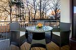 Balkon mit Gartenmöbeln - DünenResort Binz 116 - Top-Hundeurlaub
