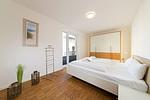 Schlafzimmer mit Doppelbett - DünenResort Binz 123 - Top-Hundeurlaub