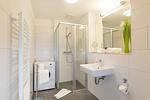 Badezimmer mit Dusche - DünenResort Binz 123 - Top-Hundeurlaub
