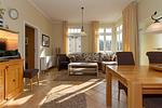 Wohn-Essbereich mit Couch - Dünenschloss 1-07 - Top-Hundeurlaub