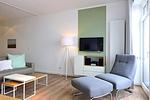 Wohn/ Essbereich mit Sessel und Fernseher - Aparthotel Anna Düne 1-21 - Top-Hundeurlaub