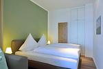 Schlafzimmer mit Doppelbett - Aparthotel Anna Düne 1-21 - Top-Hundeurlaub