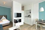 Wohn/ Essbereich mit Fernseher - Aparthotel Anna Düne 2-34 - Top-Hundeurlaub
