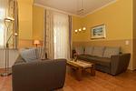Wohn-Essbereich mit Couch - Dünenschloss 1-16 - Top-Hundeurlaub
