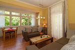 Wohn-Essbereich mit Couch - Dünenschloss 1-16 - Top-Hundeurlaub
