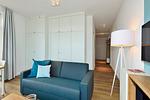Wohn/ Essbereich mit Couch - Aparthotel Anna Düne 2-38 - Top-Hundeurlaub