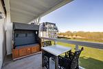 Überdachter Balkon mit Sitzgelegenheit und Strandkorb - Resort Deichgraf 31-07 - Top-Hundeurlaub