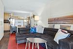 Wohnbereich mit Sofa, Sessel und Couchtisch - Resort Deichgraf 31-07 - Top-Hundeurlaub