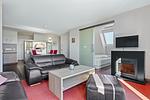 Wohnbereich mit Kamin und TV - Resort Deichgraf 27-21 - Top-Hundeurlaub