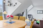 Wohn-Essbereich mit Couch und Esstisch - Sünnslag 23 - Top-Hundeurlaub