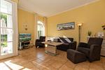 Wohn-Essbereich mit Couch - Apartmenthaus Atlantik 006 - Top-Hundeurlaub