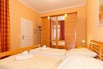 Schlafzimmer mit Doppelbett - Dünenschloss 1-30 - Top-Hundeurlaub
