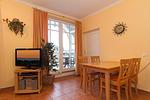 Wohn-Essbereich mit Esstisch und Sitzgelegenheit - Dünenschloss 1-33 - Top-Hundeurlaub