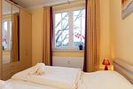 Schlafzimmer mit Doppelbett - Dünenschloss 1-33 - Top-Hundeurlaub