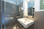 Badezimmer mit Dusche - Apartmentvilla Anna See 1-01 - Top-Hundeurlaub