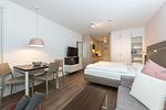 Wohn-Schlafbereich mit Sitzgelegenheit - Apartmentvilla Anna See 1-05 - Top-Hundeurlaub