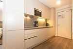 Küchenzeile mit Mikrowelle - Apartmentvilla Anna See 1-05 - Top-Hundeurlaub