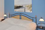 Schlafzimmer mit Doppelbett - Meeresblick 506 - Top-Hundeurlaub