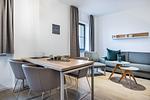 Wohn-Essbereich mit Couch und Esstisch - Krusespeicher 4-52 - Top-Hundeurlaub