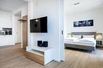 Wohn-Essbereich mit Couch und Flatscreen-TV - Krusespeicher 4-59 - Top-Hundeurlaub