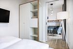 Schlafzimmer mit Doppelbett und Kleiderschrank - Krusespeicher 6-70 - Top-Hundeurlaub